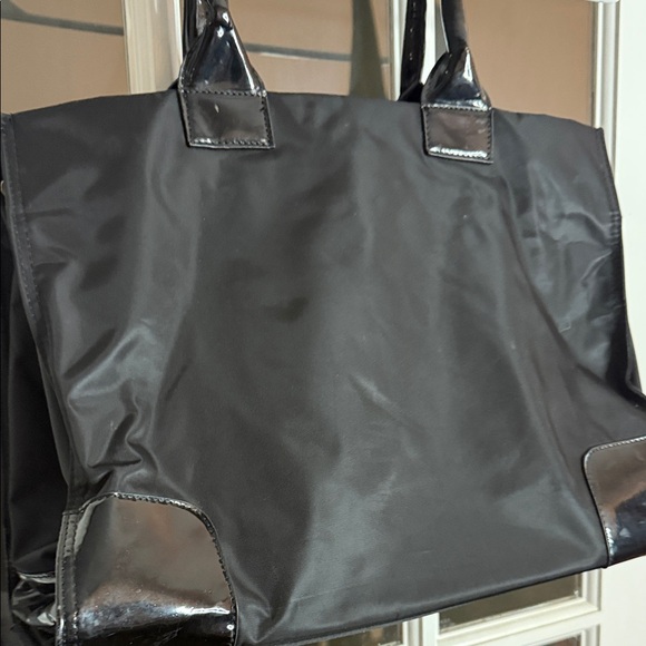 Tory Burch Black Glossy Logo Tote - Picture 4 of 8